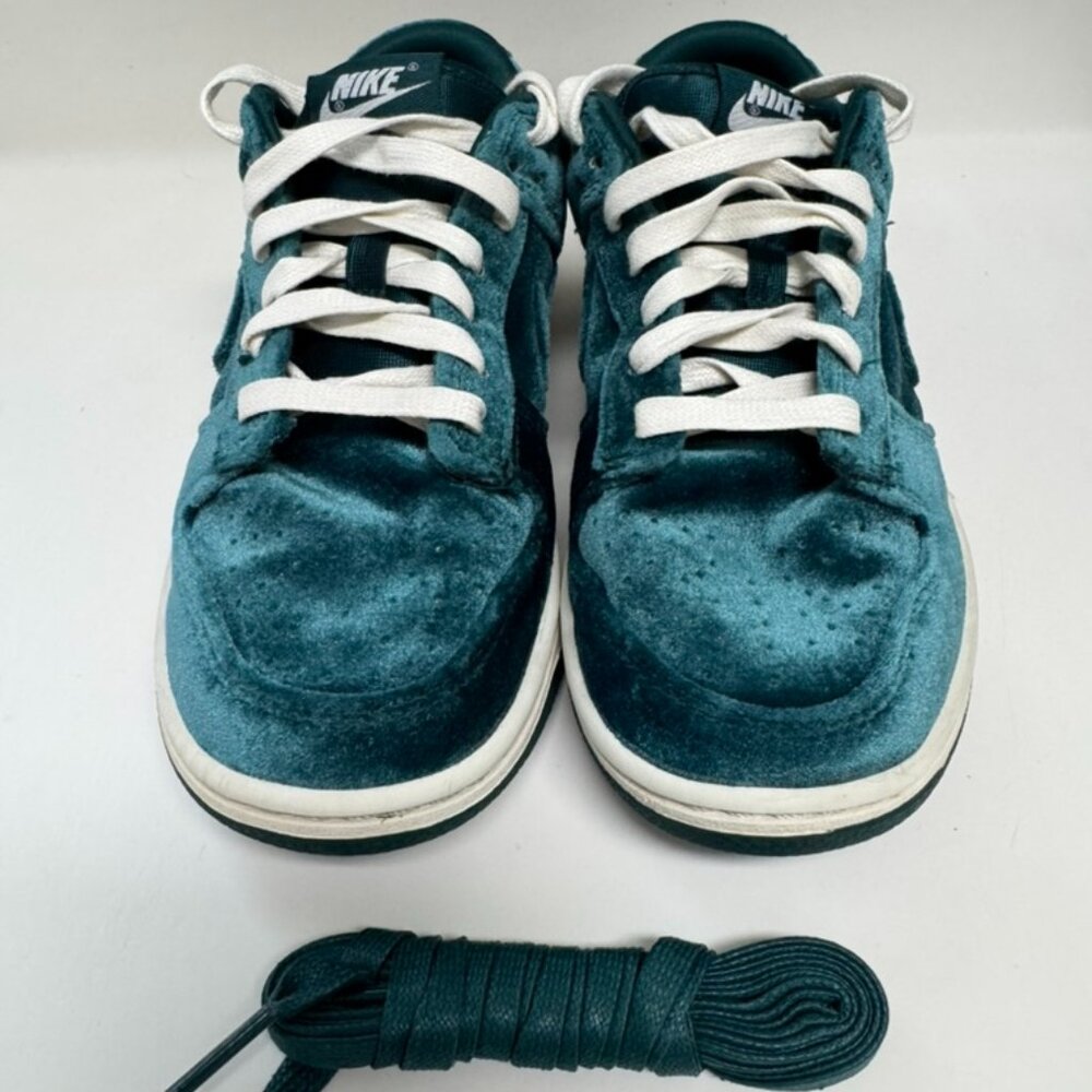Nike Dunk Low SV
